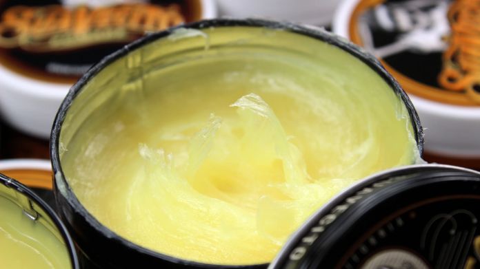 how to use pomade