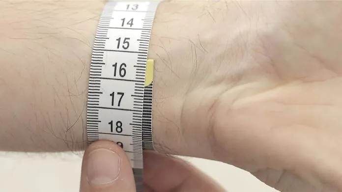 measure wrist size